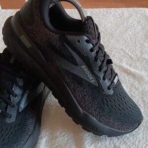 NWOT Brooks Ghost 16 GTX Running Shoes